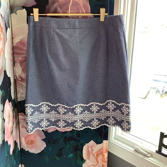 NWT ❤️ Talbots Denim Embroidered Skirt. - Picture 3 of 5